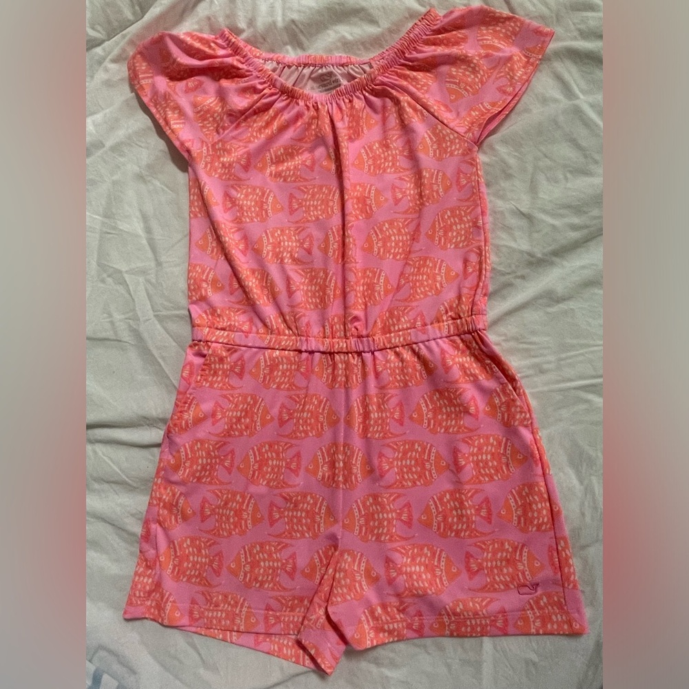 girls vineyard vines one piece, in amazing condition only worn a few times, 7-8